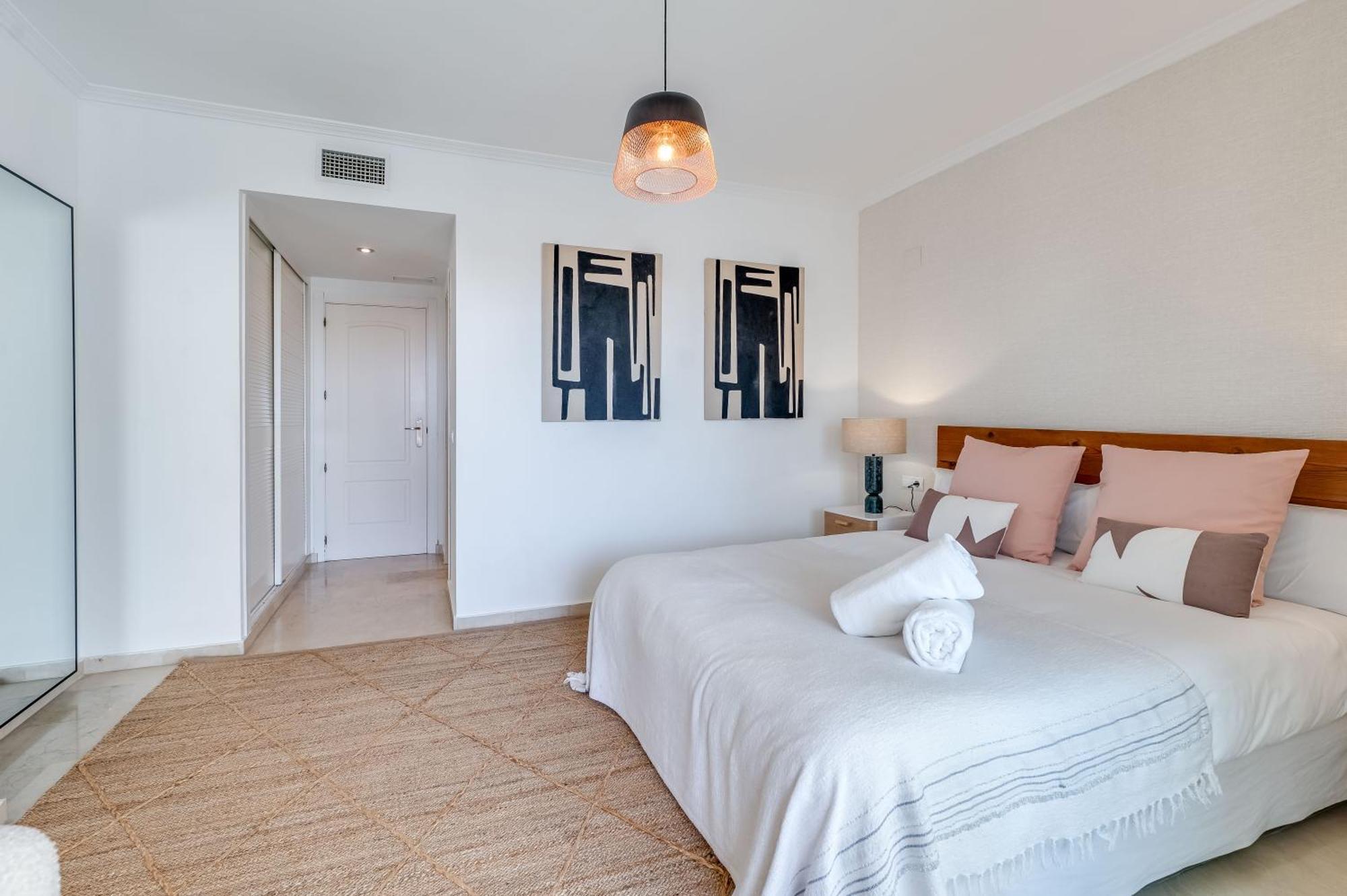 Vacation I Terrazas De Banus, Romantic, Jacuzzi, Pet-friendly, Cosy Duplex Penthouse, 2min Walk To Marina *