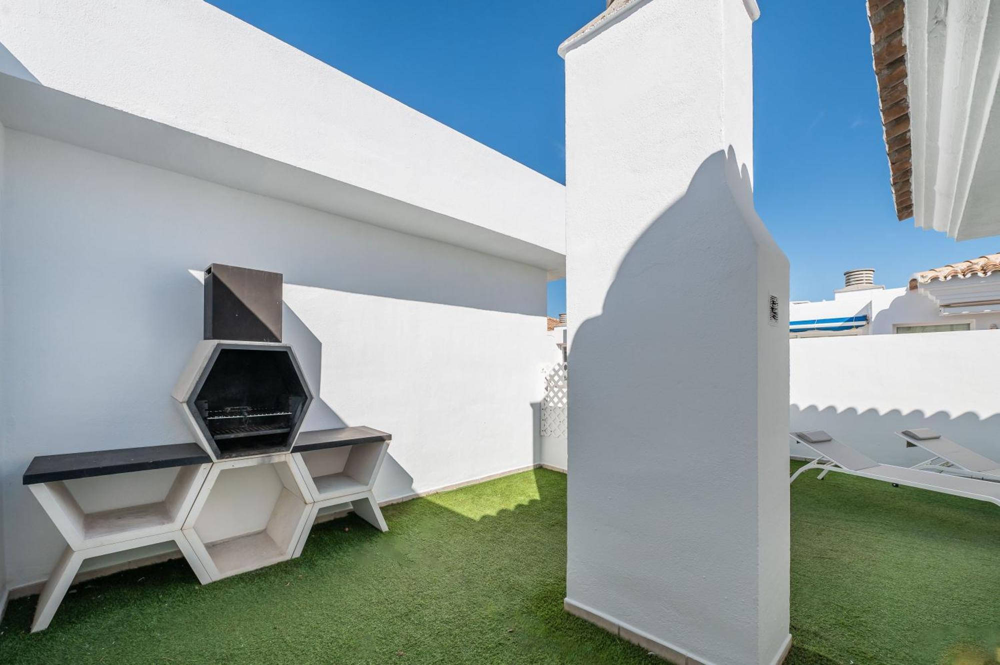 Vacation I Terrazas De Banus, Romantic, Jacuzzi, Pet-friendly, Cosy Duplex Penthouse, 2min Walk To Marina Apartment *