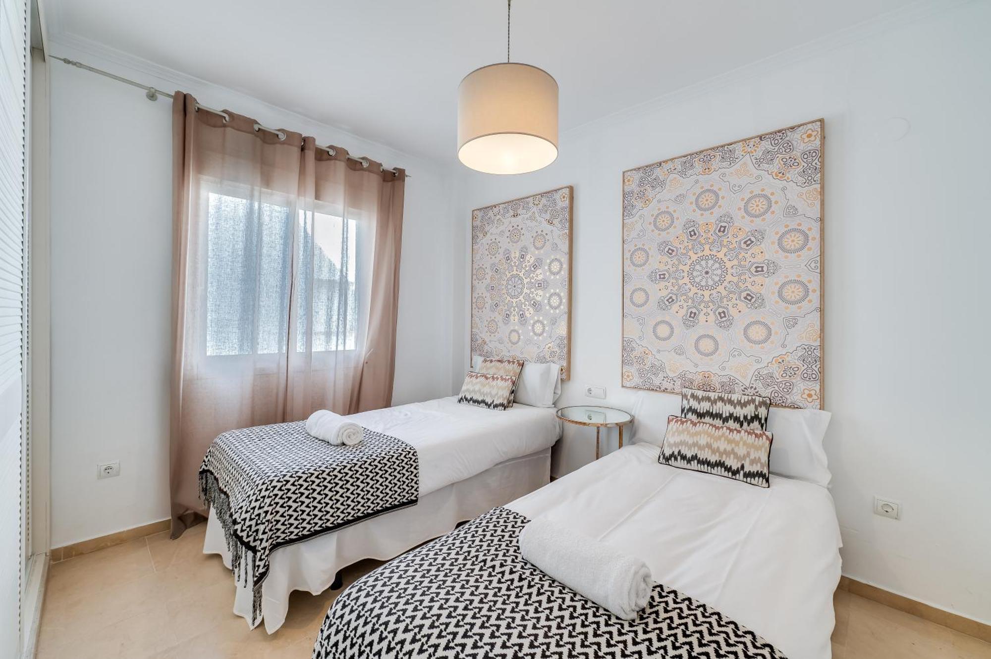 Vacation I Terrazas De Banus, Romantic, Jacuzzi, Pet-friendly, Cosy Duplex Penthouse, 2min Walk To Marina Marbella