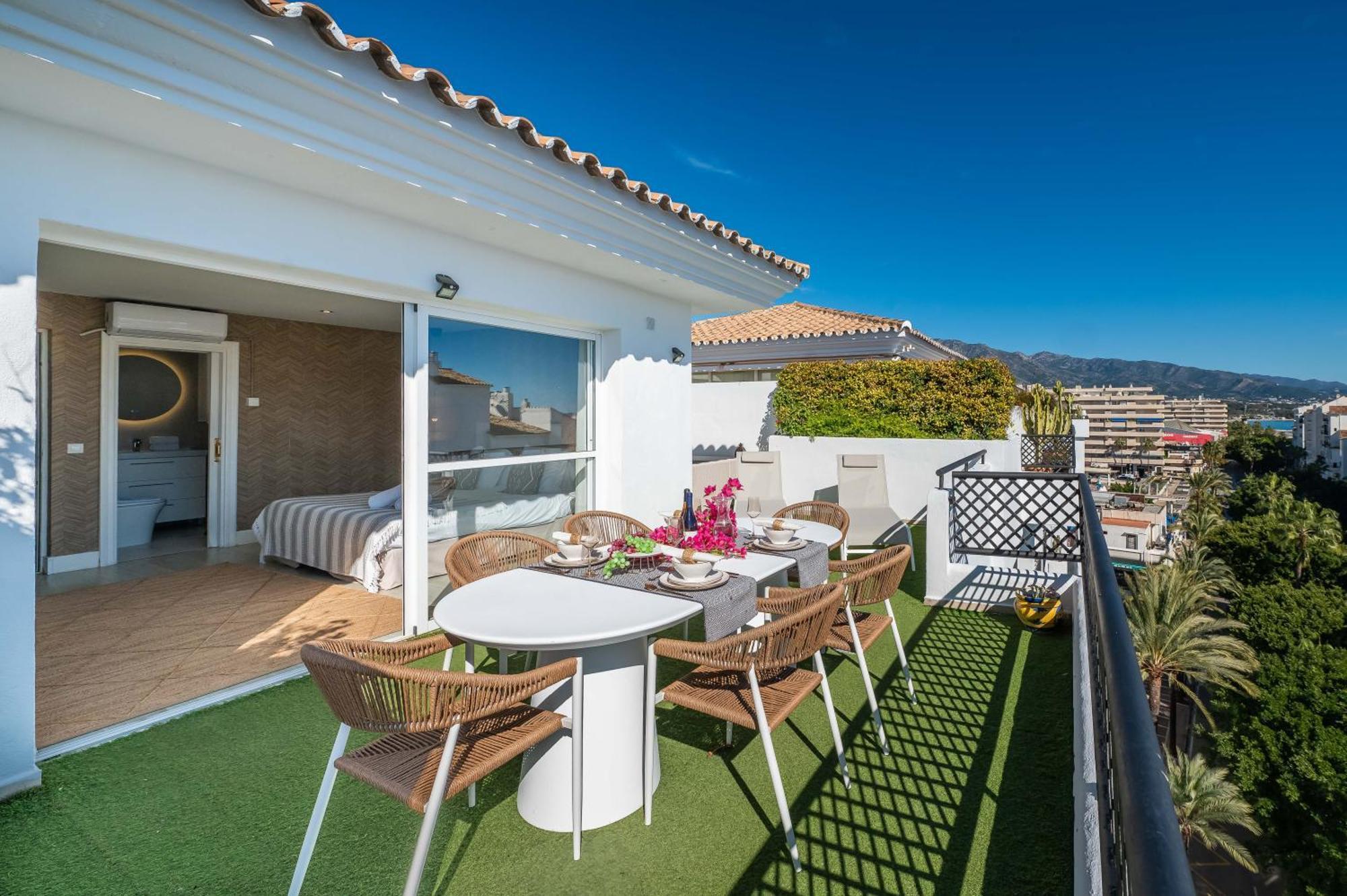Vacation I Terrazas De Banus, Romantic, Jacuzzi, Pet-friendly, Cosy Duplex Penthouse, 2min Walk To Marina * Marbella