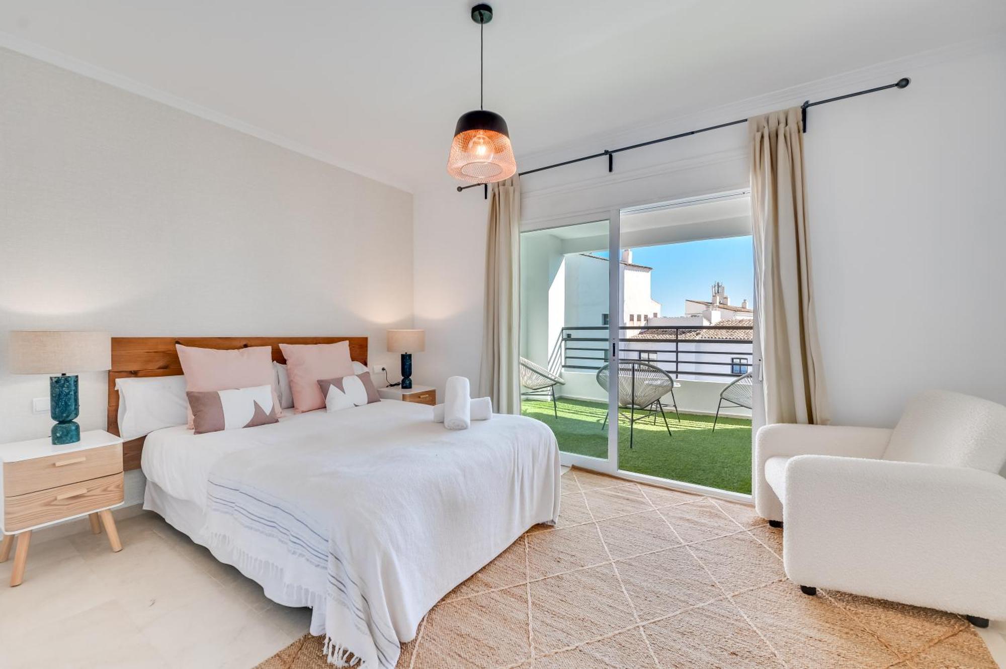 Vacation I Terrazas De Banus, Romantic, Jacuzzi, Pet-friendly, Cosy Duplex Penthouse, 2min Walk To Marina Apartment Marbella