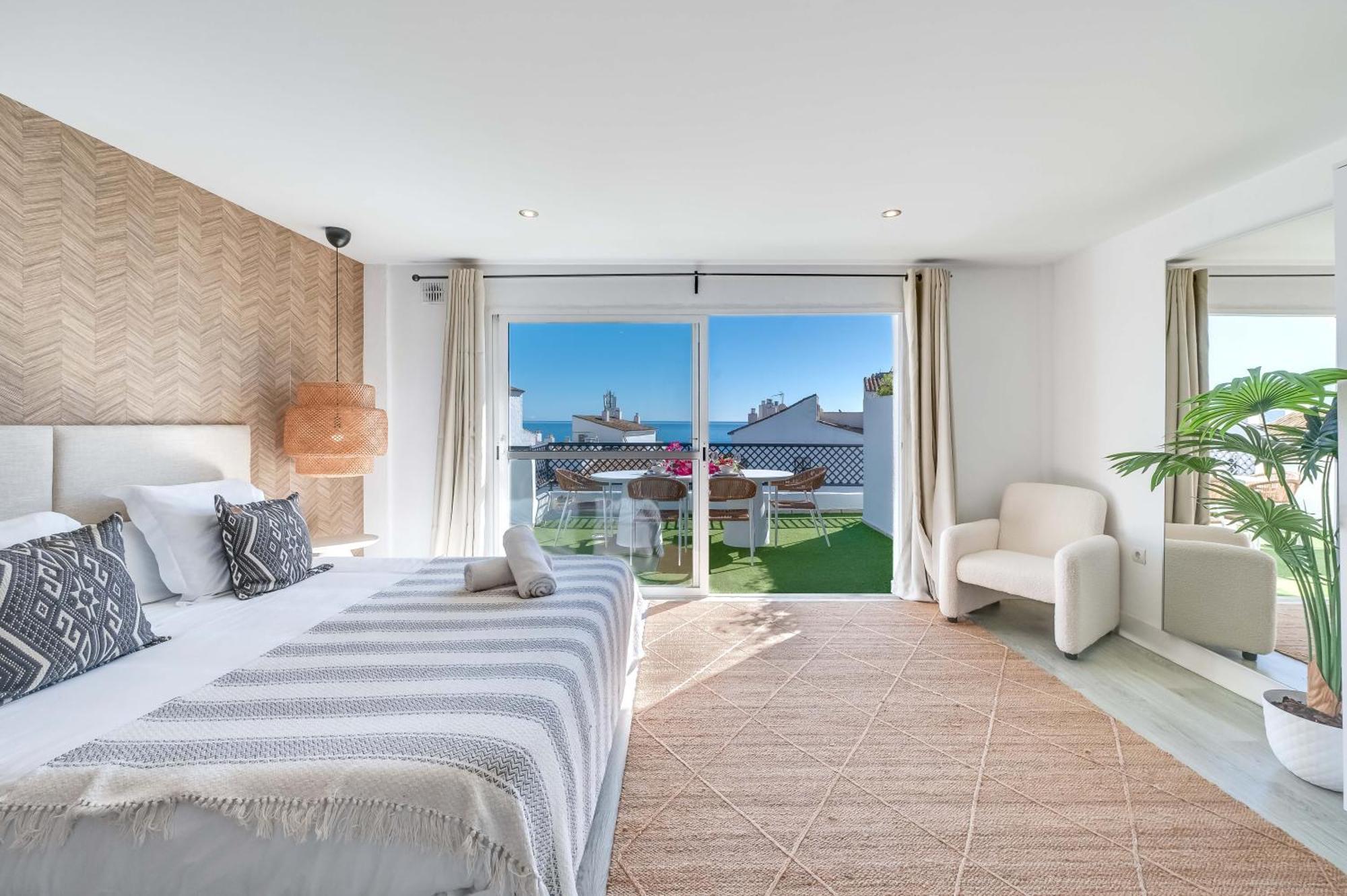 Apartment Vacation I Terrazas De Banus, Romantic, Jacuzzi, Pet-friendly, Cosy Duplex Penthouse, 2min Walk To Marina
