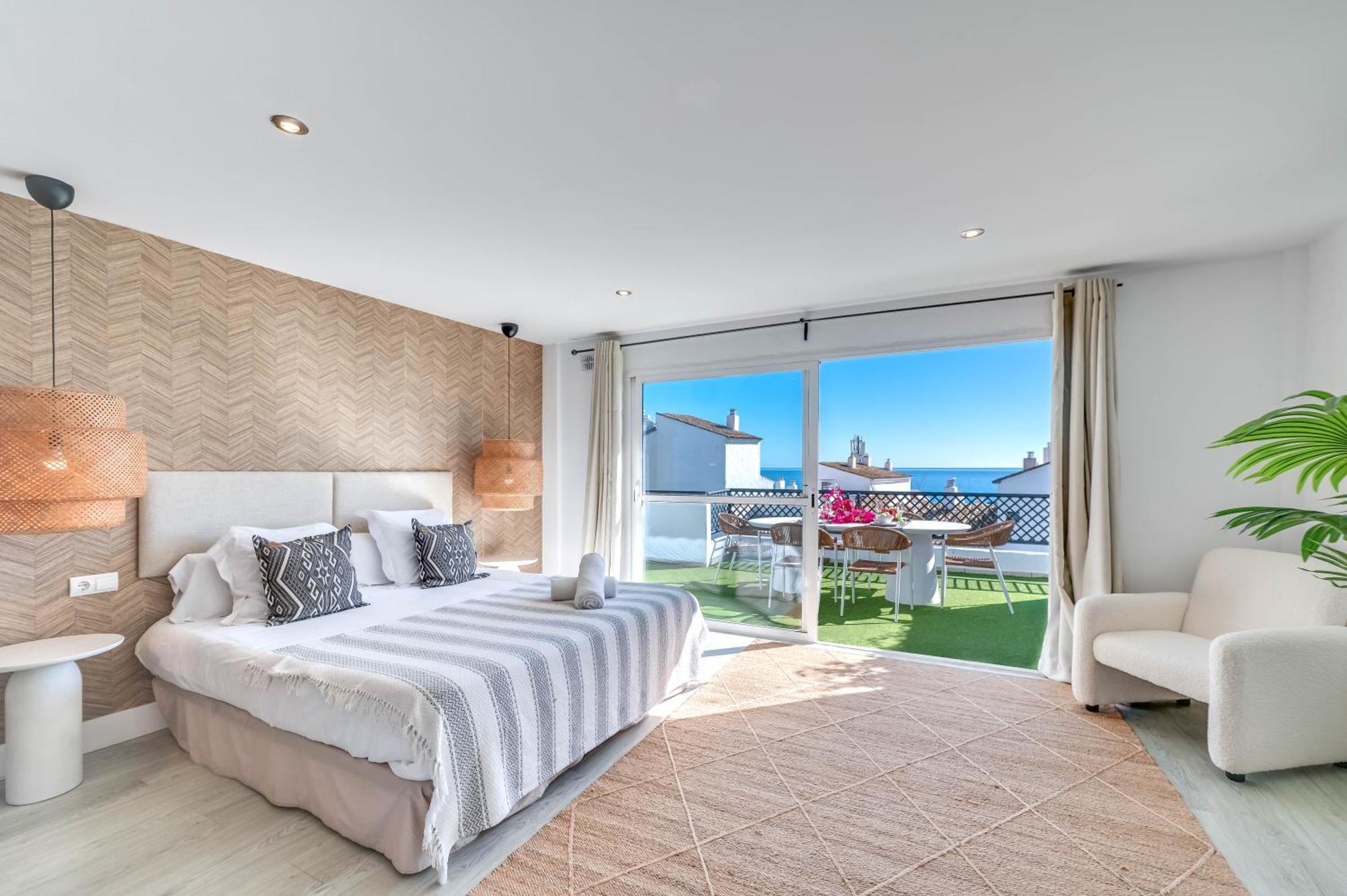 Vacation I Terrazas De Banus, Romantic, Jacuzzi, Pet-friendly, Cosy Duplex Penthouse, 2min Walk To Marina