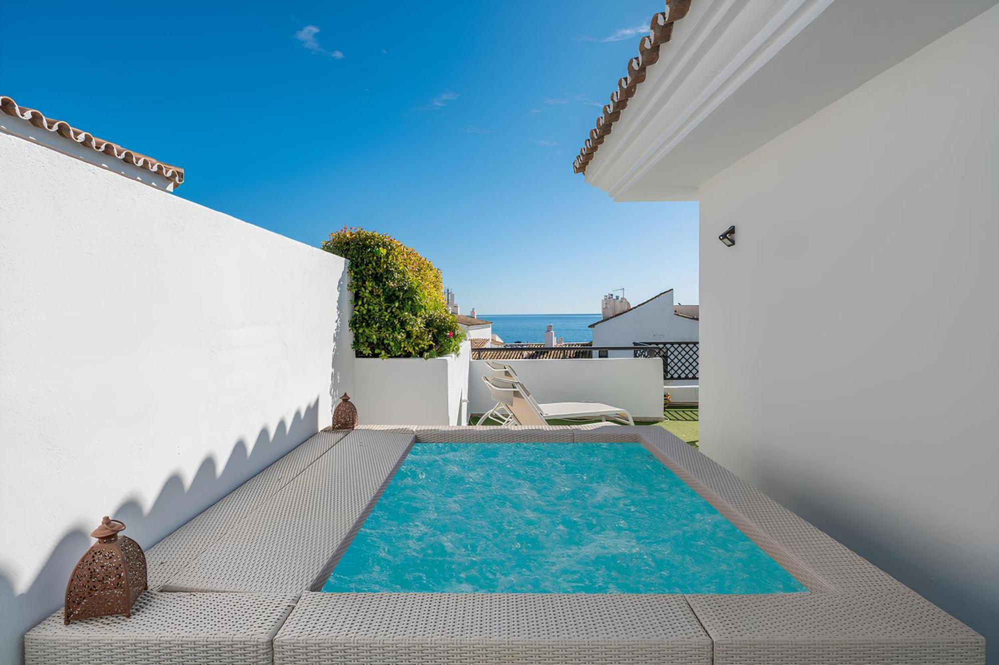 Vacation I Terrazas De Banus, Romantic, Jacuzzi, Pet-friendly, Cosy Duplex Penthouse, 2min Walk To Marina Apartment