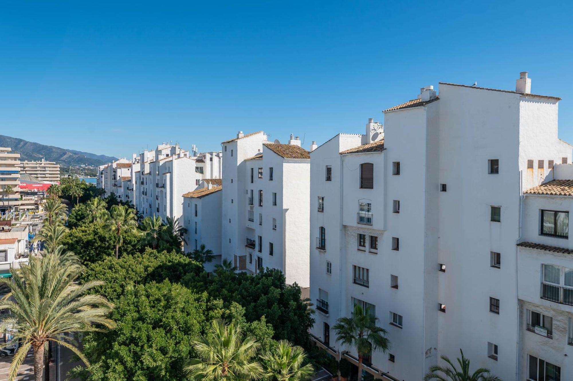 Vacation I Terrazas De Banus, Romantic, Jacuzzi, Pet-friendly, Cosy Duplex Penthouse, 2min Walk To Marina *