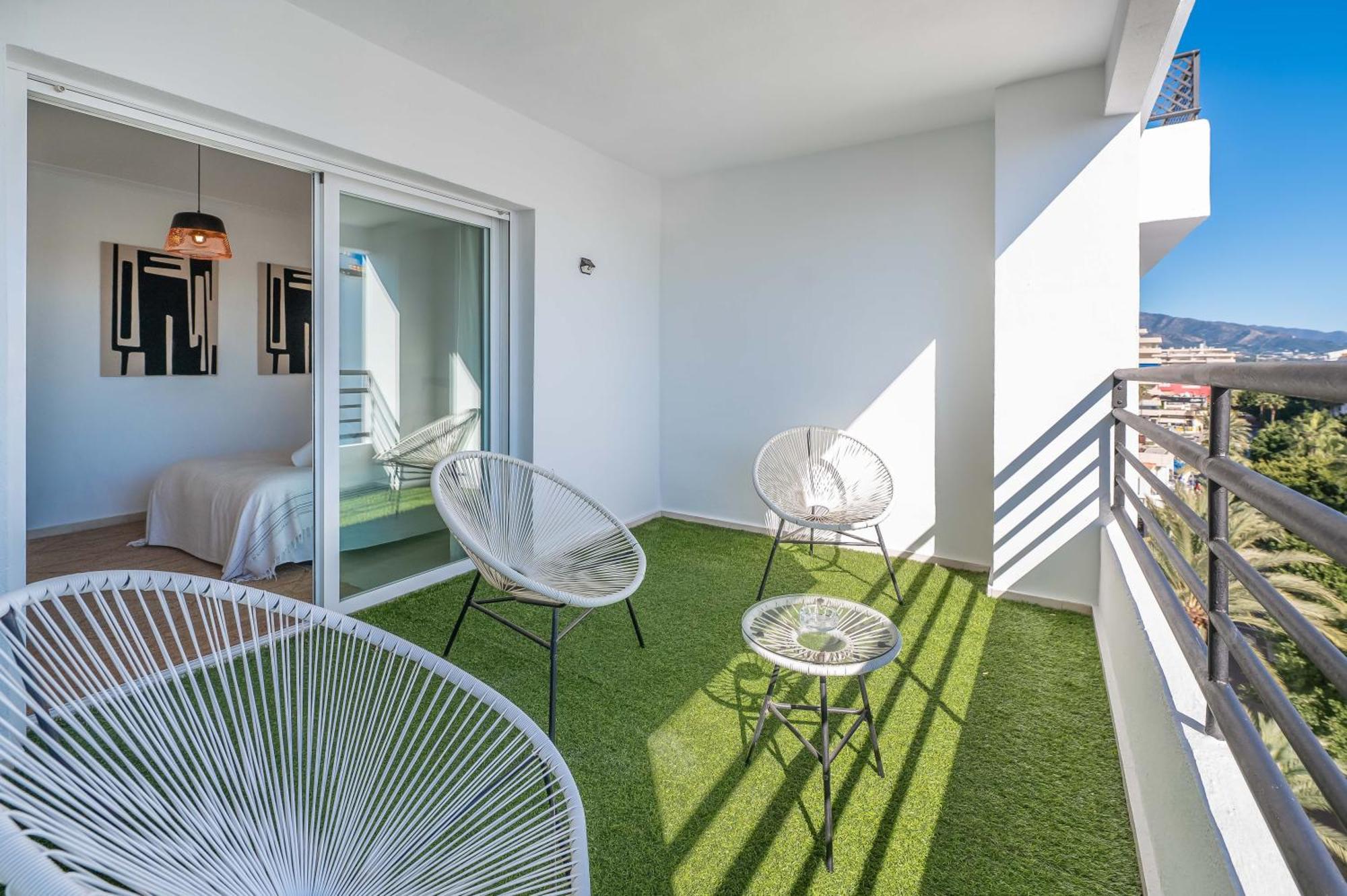 Vacation I Terrazas De Banus, Romantic, Jacuzzi, Pet-friendly, Cosy Duplex Penthouse, 2min Walk To Marina *