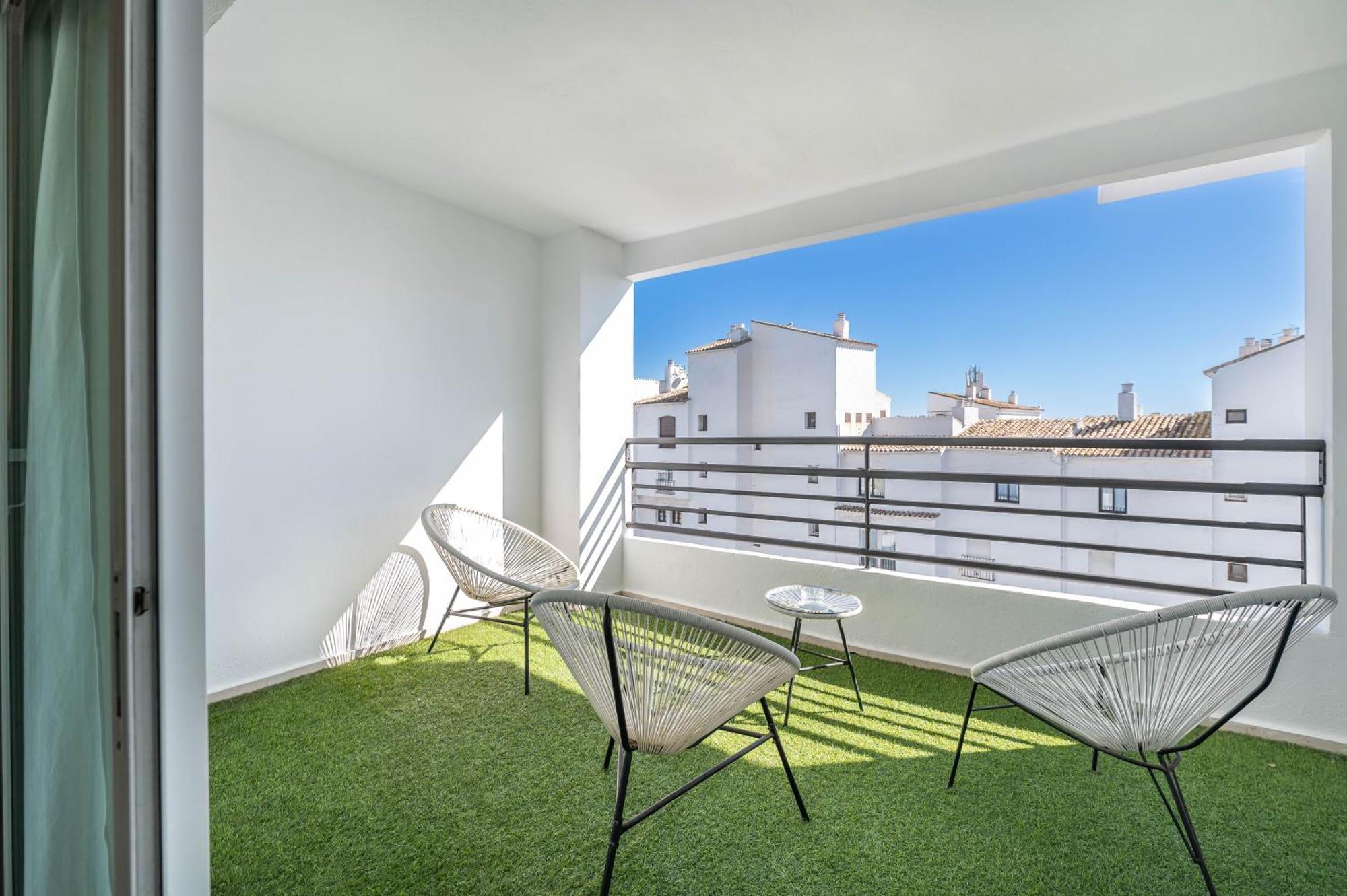 Apartment Vacation I Terrazas De Banus, Romantic, Jacuzzi, Pet-friendly, Cosy Duplex Penthouse, 2min Walk To Marina *