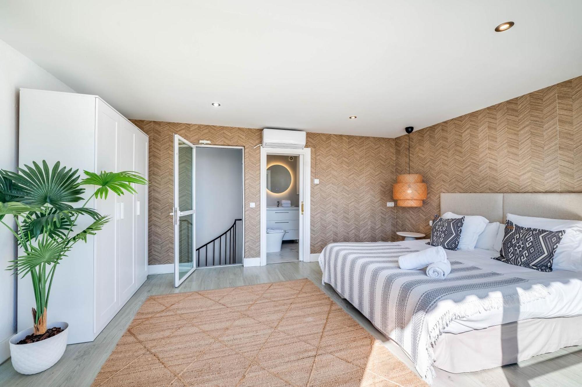 Vacation I Terrazas De Banus, Romantic, Jacuzzi, Pet-friendly, Cosy Duplex Penthouse, 2min Walk To Marina Marbella