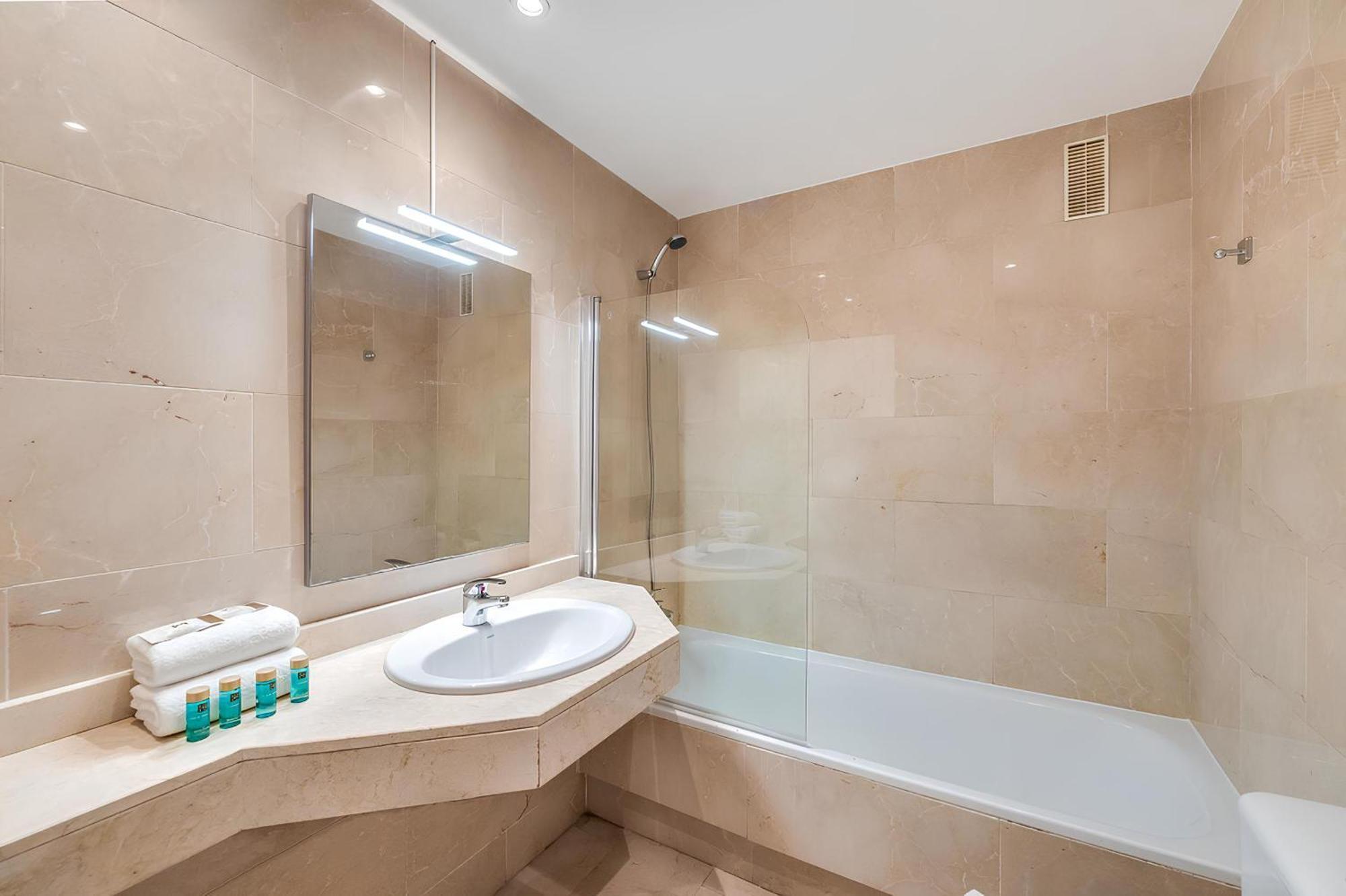 Apartment Vacation I Terrazas De Banus, Romantic, Jacuzzi, Pet-friendly, Cosy Duplex Penthouse, 2min Walk To Marina