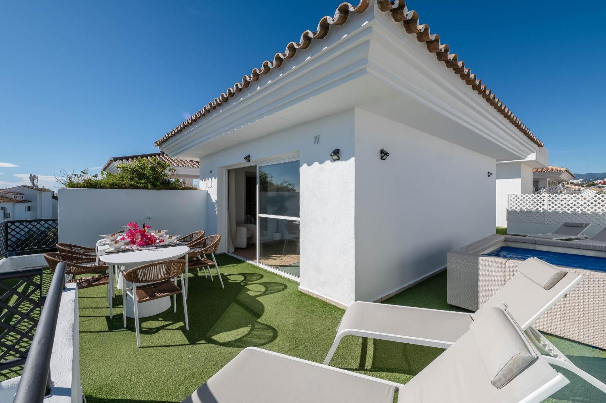 Apartment Vacation I Terrazas De Banus, Romantic, Jacuzzi, Pet-friendly, Cosy Duplex Penthouse, 2min Walk To Marina *