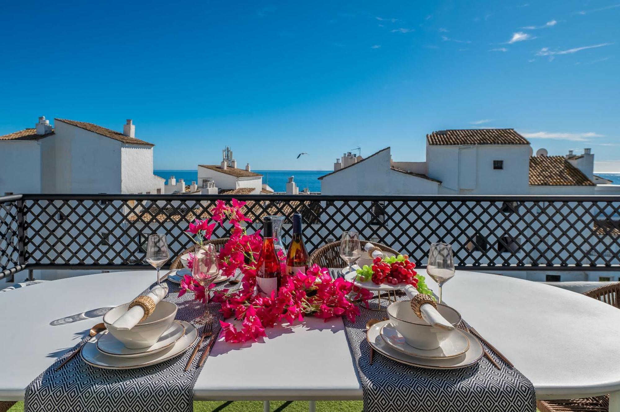 Vacation I Terrazas De Banus, Romantic, Jacuzzi, Pet-friendly, Cosy Duplex Penthouse, 2min Walk To Marina Apartment Marbella