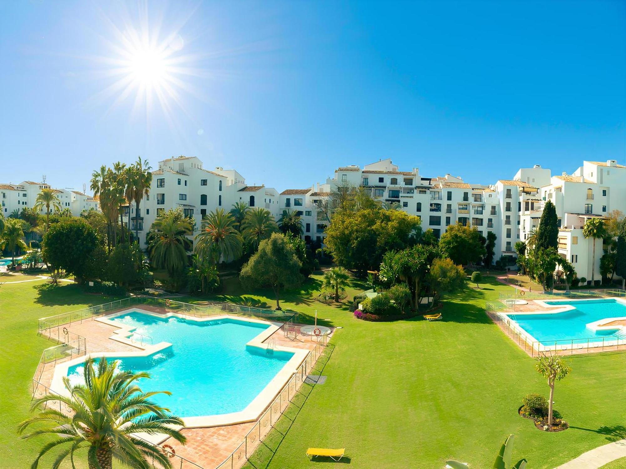 Vacation I Terrazas De Banus, Romantic, Jacuzzi, Pet-friendly, Cosy Duplex Penthouse, 2min Walk To Marina * Marbella